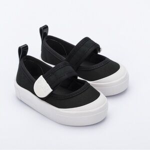 👟 Mini Melissa Black & White Toddler Sneakers – Size 7 🖤🤍